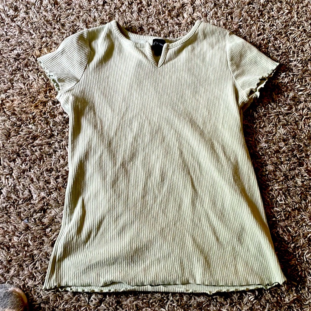 Green lettuce short sleeved shirt